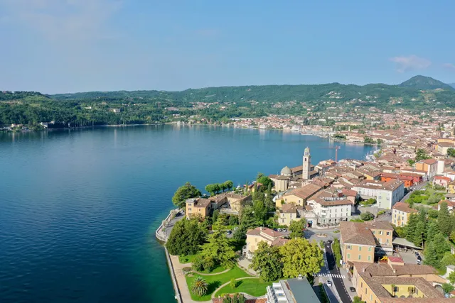 Luxury Lake View Apartments