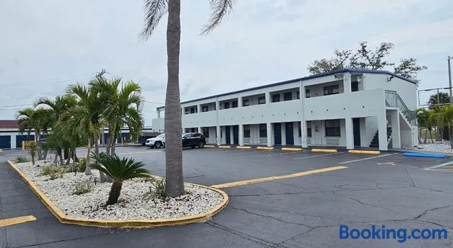 Deluxe Inn/Mini Storage