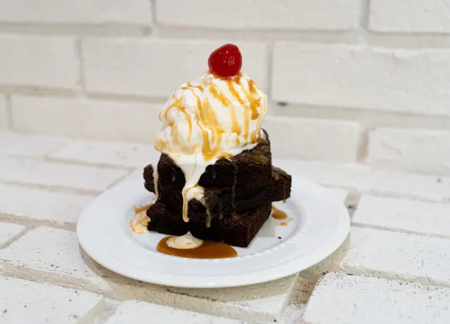 A La Mode Dessert & Ice Cream