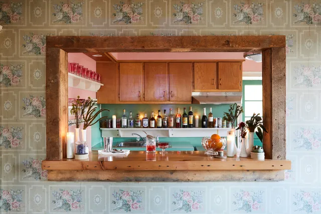 The Airport Rooms at TOURISTS