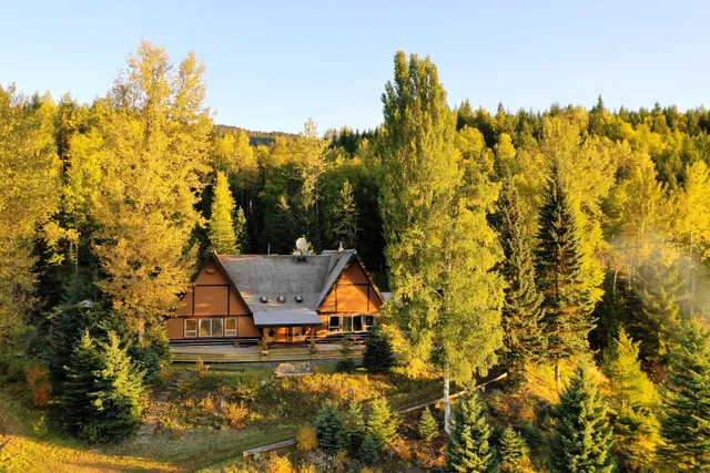 Silver Tip Lodge Heli-Skiing