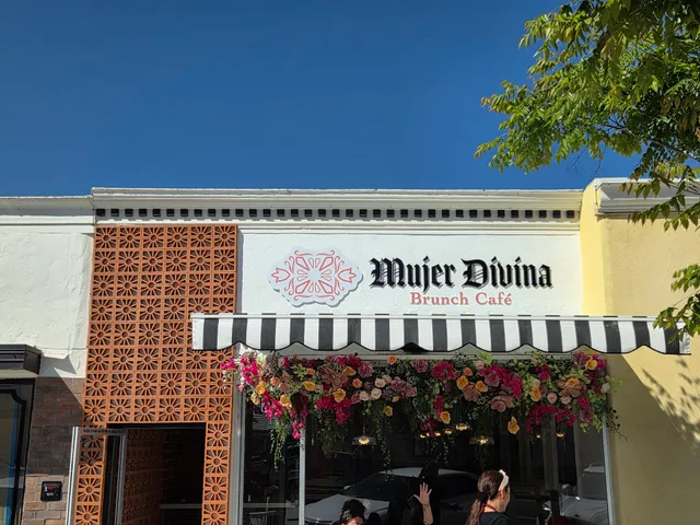 Mujer Divina Brunch Café