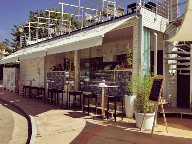 New Istiddha Risto Lounge Bar