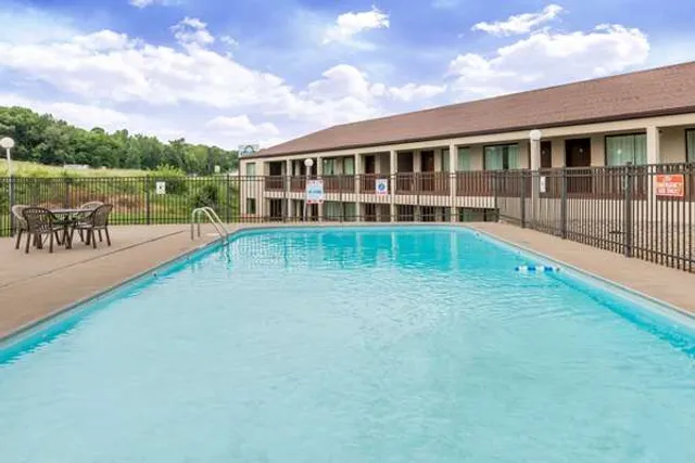 Days Inn by Wyndham Hannibal