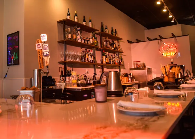 Importante Bodega Bar