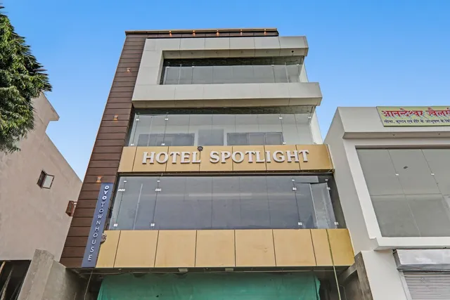 Townhouse Hotel Spotlight