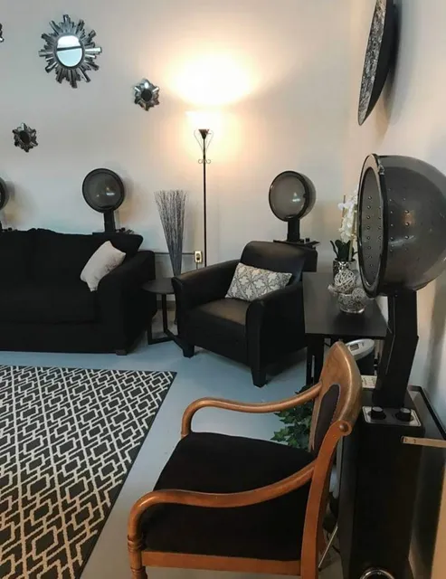 Chell’e Cole’s Beauty Lounge