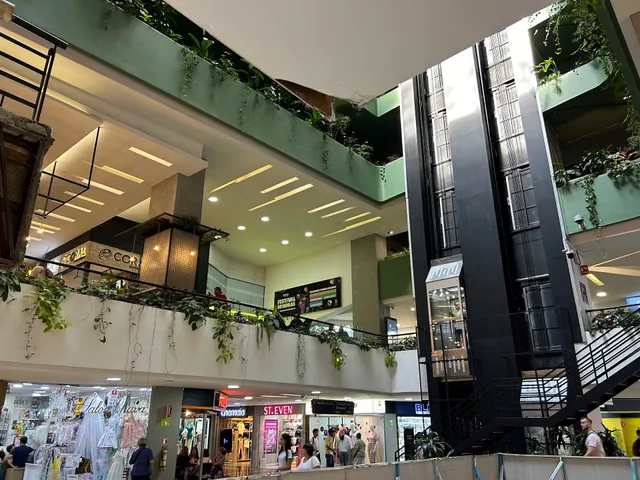 Centro comercial de San Diego el poblado
