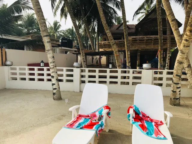 SAMVERA KOKROBITE BEACH HOUSE