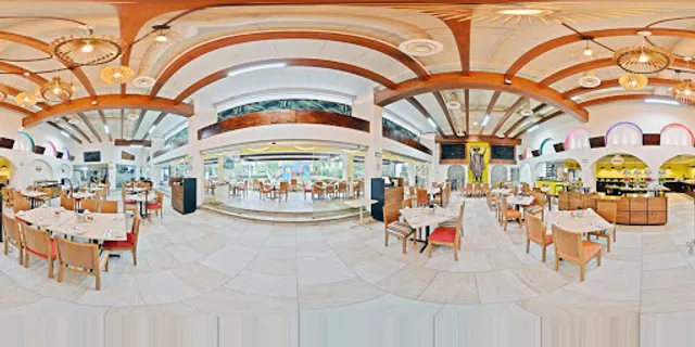 Los Helechos, Holiday Inn