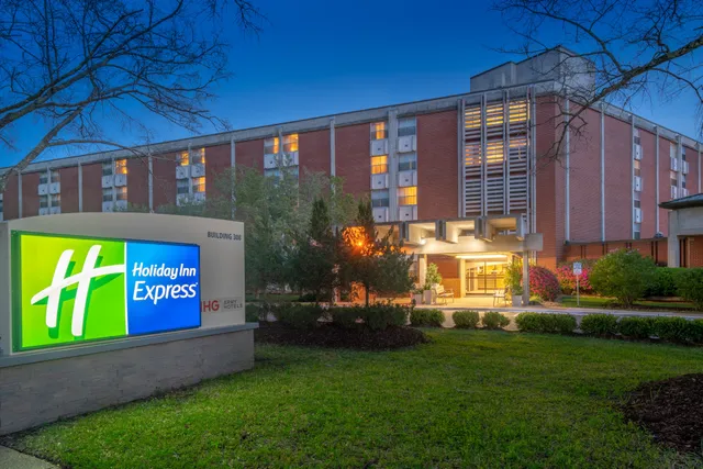 Holiday Inn Express Building 308