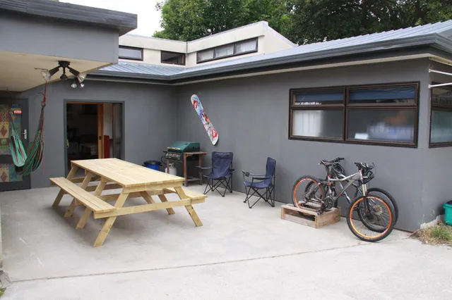 Wānaka Backpackers Bothy