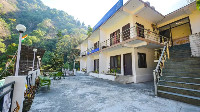 FabHotel Kempty Lake Resort