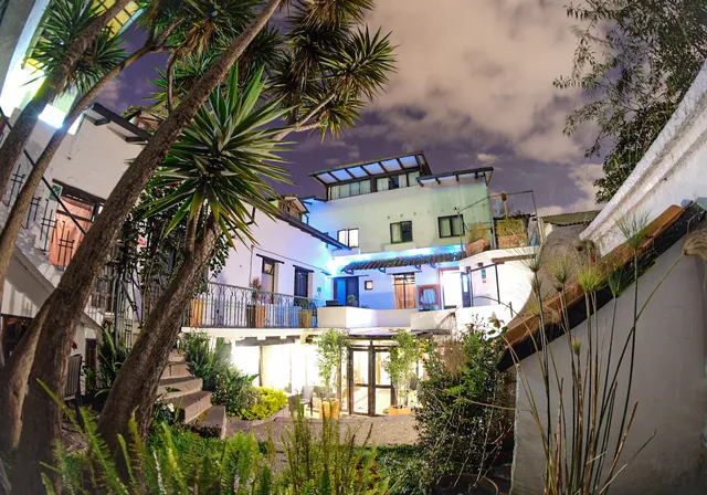 Hostal L'Auberge Inn