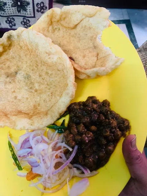 Radhe Shyam De Special Chhole Bhature