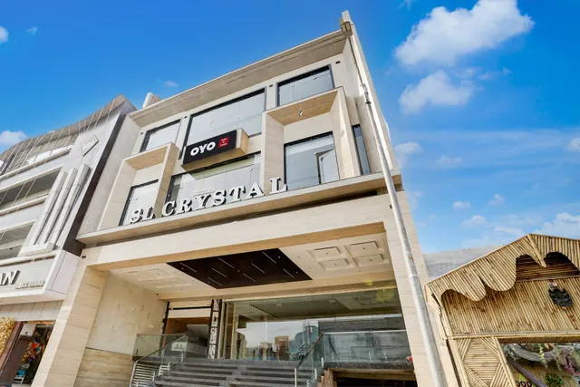 OYO Flagship S L CRYSTAL HOTEL