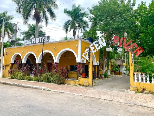 Hotel Green River