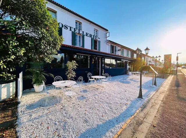 Hostellerie Des Voyageurs & RESTAURANT LA BELLE SAVEUR