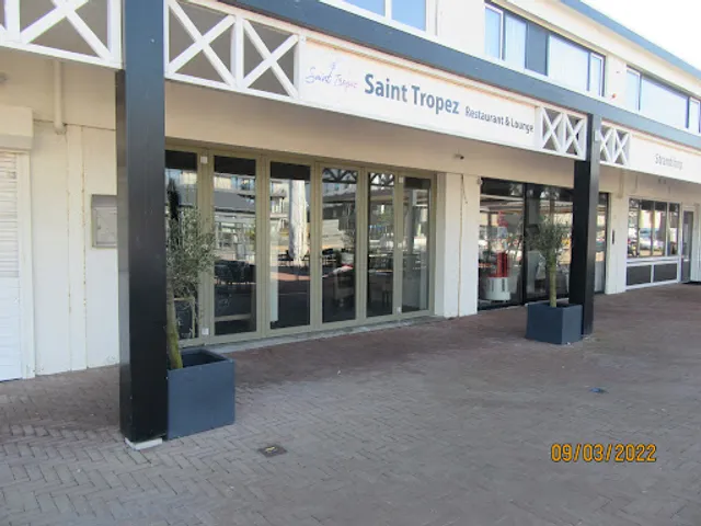 Saint Tropez - Restaurant & Lounge