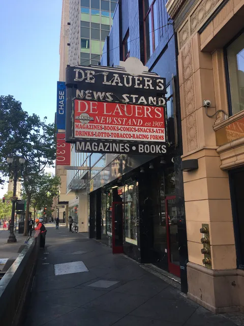 De Lauer's Super News Stand
