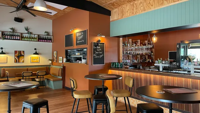 Clover Neighbourhood Bar