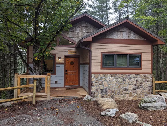 Poplar Treehouse at Stony Woods Estate