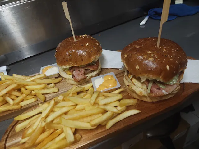 Pasta House Helmet , Patte Halal