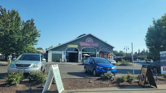 A BOUTIQUE MARKETPLACE