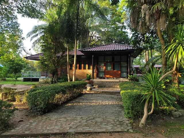 คุ้งน้ำ รีสอร์ท