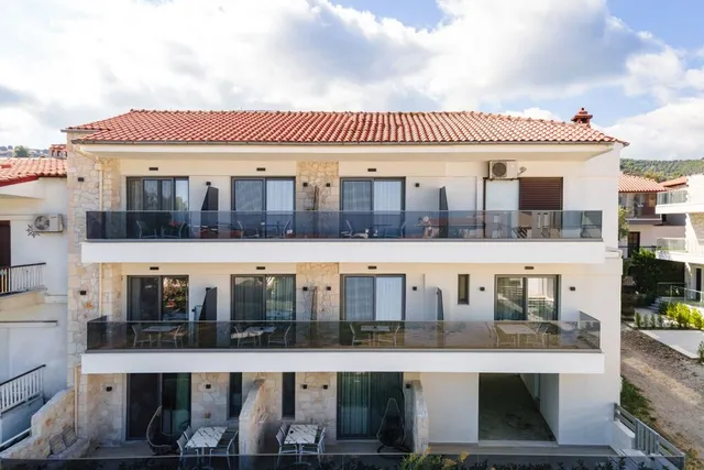 Amalthia Luxury Suites