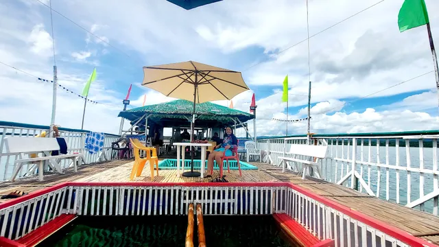 Marina's Floating Cottage