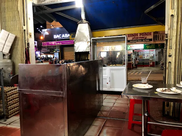 Cơm gà xối mỡ Lân Hà