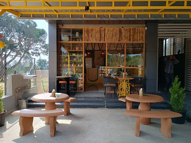 Change 2 Raw Cafe & Restaurant