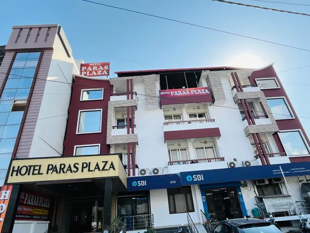 Hotel Paras Plaza