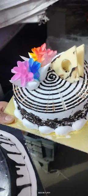 રોનક બેકરી bast cake shop and bakery in limbdi