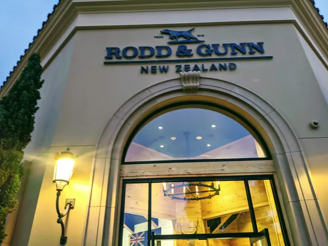 Rodd & Gunn - Fashion Island