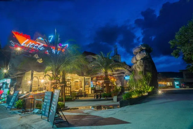 Little Boat Seafood Restaurant