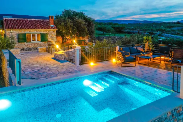 Holiday House Lori with pool