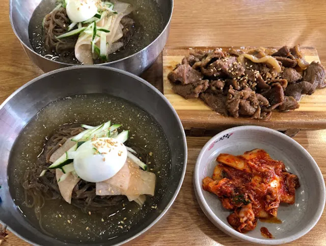 더진국수육국밥 숭실대점