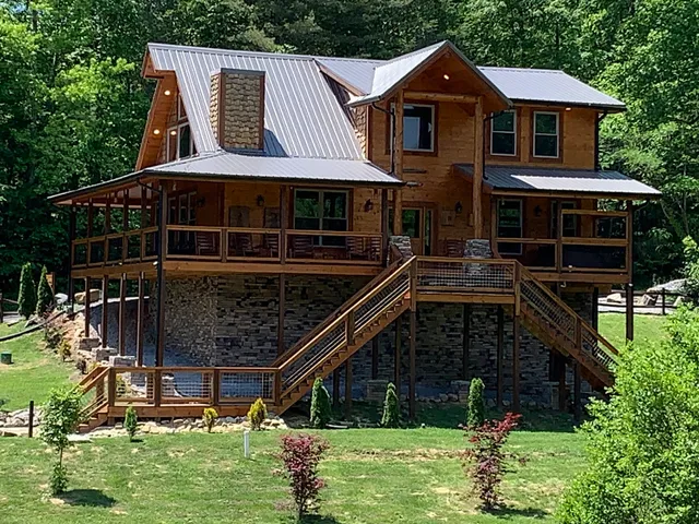 Sully's Big Bear Lodge