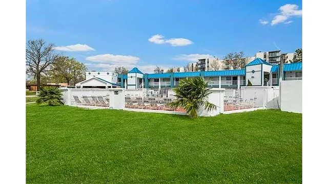 Super 8 by Wyndham Portsmouth - Norfolk