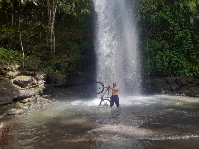 Waterfall Yarn Setukel