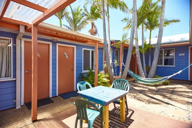 Ozzie Pozzie Backpackers