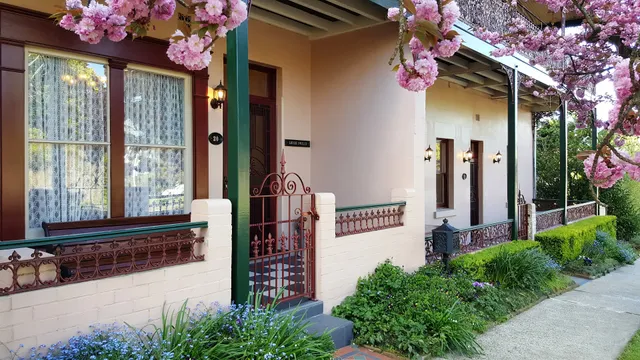 Bank House Mount Victoria