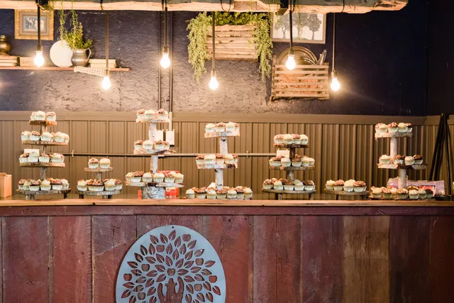 Dixon's Apple Orchard - Wedding Venue