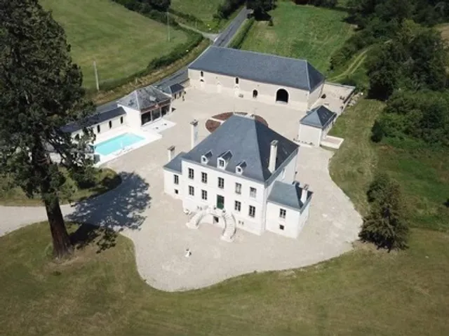 Chateau des Chézeaux