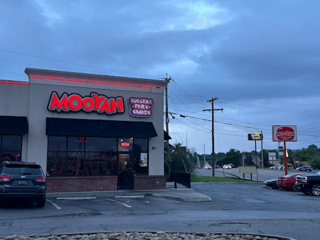 MOOYAH Burgers, Fries & Shakes