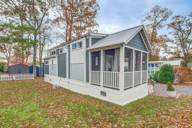 Tiny Home in Flat Rock: Easy Access to I-26!