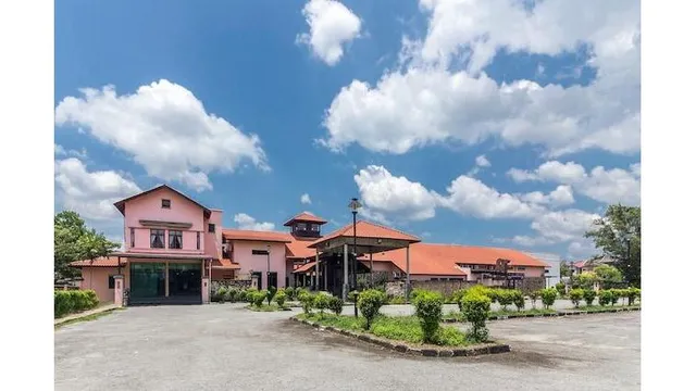 Collection O Ivory Hotel & Resort