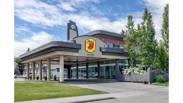 Super 8 by Wyndham Macleod Trail Calgary